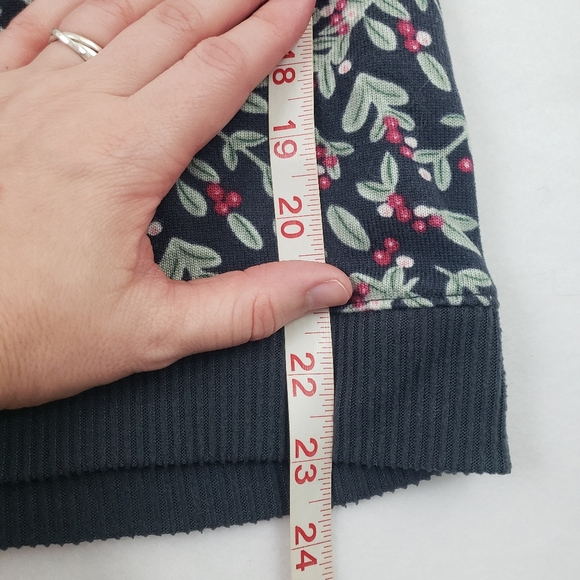 LC Lauren Conrad Holiday Holly Berry Pajamas Set Women's Size Medium - Picture 12 of 13